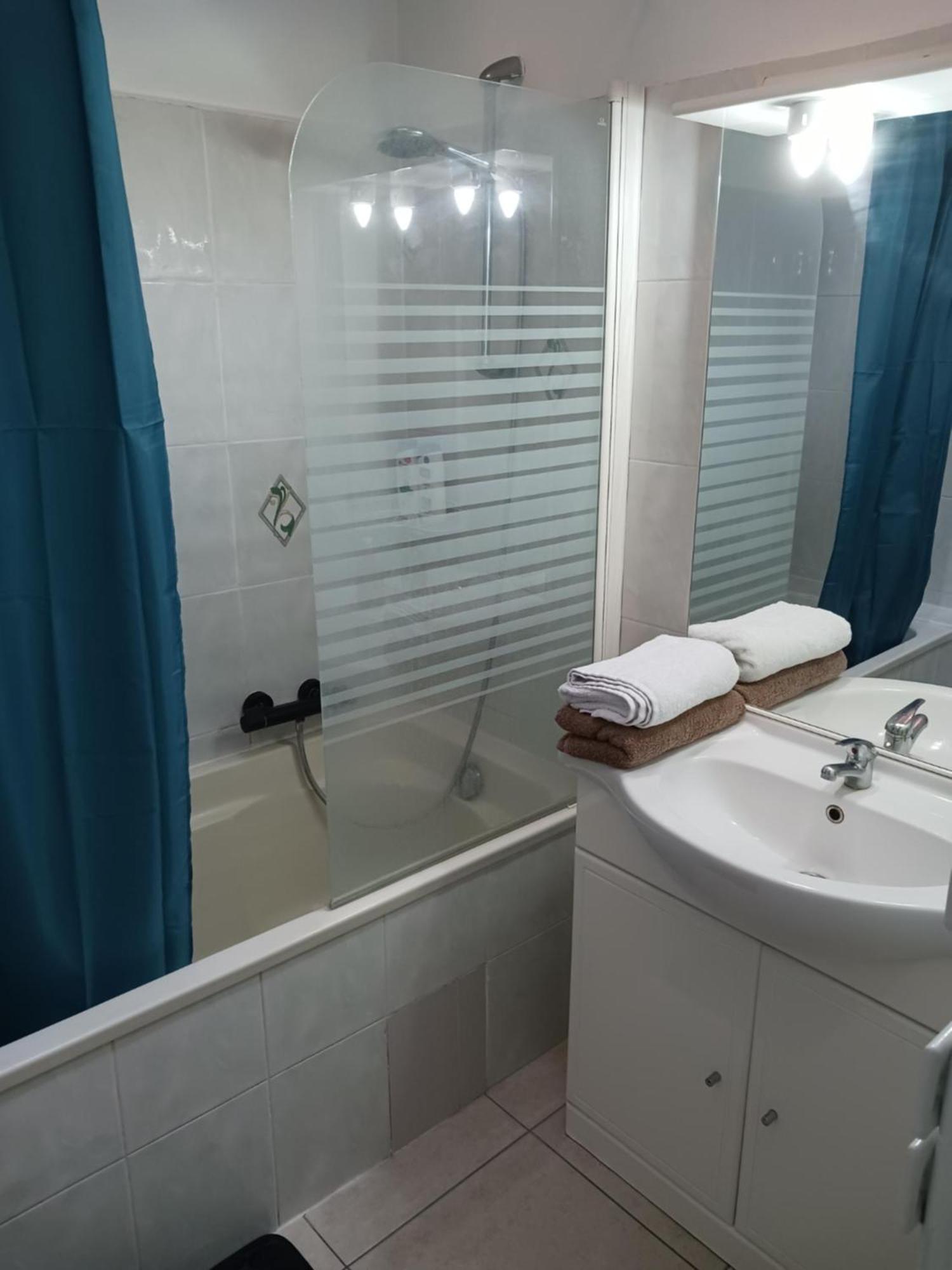 Chambre Privee Climatisee Chez Particulier, Wifi Apartment Perpignan Bagian luar foto